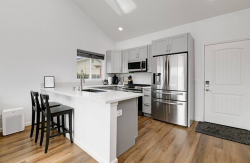 Mira Mesa House | Bright & Spacious | Modern Getaway