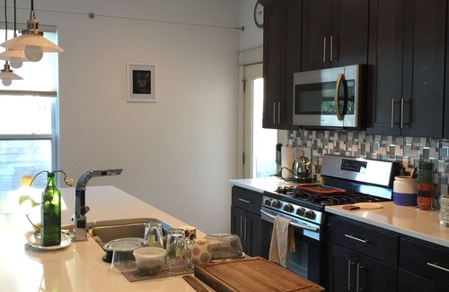 Govalle House | Bright Spacious Modern Home - East Austin -3BR 3.5Bath - 30 day min