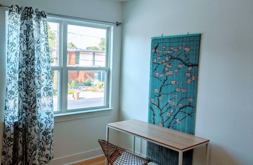 Govalle House | Bright Spacious Modern Home - East Austin -3BR 3.5Bath - 30 day min