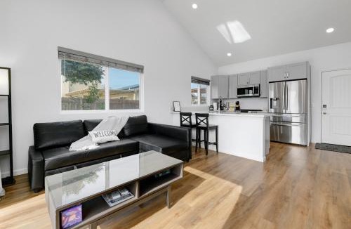 Mira Mesa House | Bright Spacious Modern Getaway