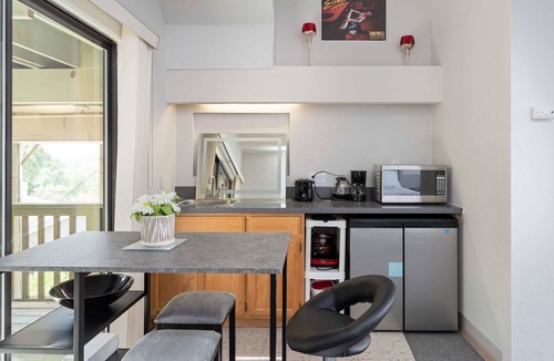 Farm Hills Apartment | Bright, Spacious Studio, High Ceilings