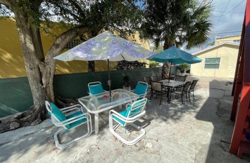 Southside Apartment | Bright Spacious Studio Near City and Palm Beach