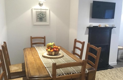 Bont Newydd Apartment | Bright spacious townhouse