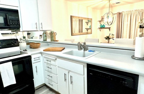 Edenvale Condo | Bright Spacious Tree Lined Condo