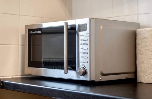 Glenisla Apartment | ☆Bright, Spacious West-End Flat, Near University☆