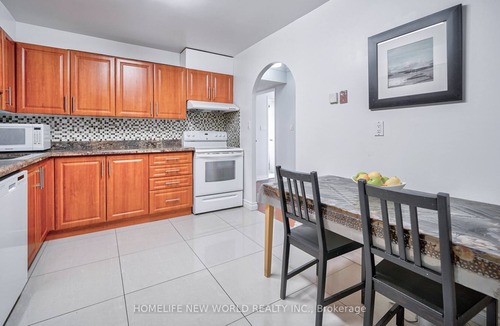 Steeles Condo | Bright specious 3 bedrooms condo close to amenities