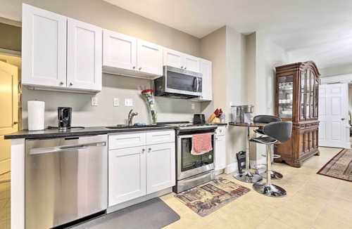 Memorial Square Apartment | Bright Springfield Apartment w/2 Balconies!