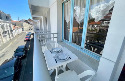 Les Sables d'Olonne Apartment | Bright Studio Near Beach & Market, Balcony & Parking