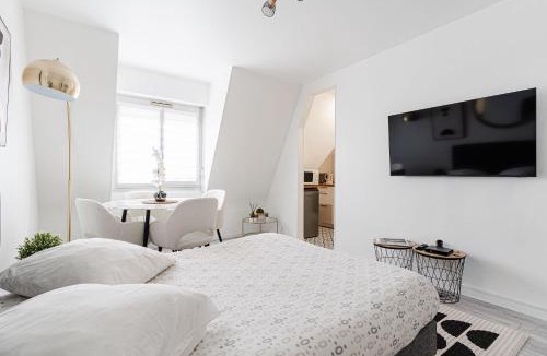 Deauville City Centre House | Bright Studio 3P – Close to Deauville Beach