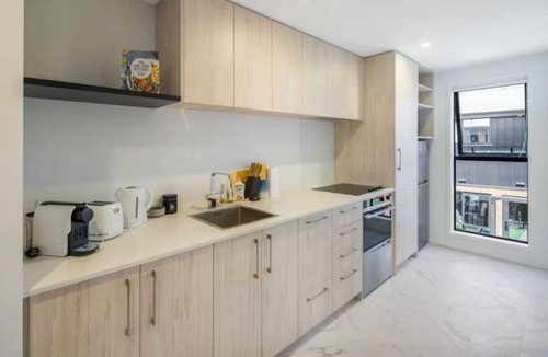 Lower Hutt Apartment | Bright Studio Apartment on Macky Street