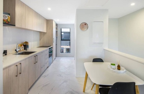 Lower Hutt Apartment | Bright Studio Apartment on Macky Street