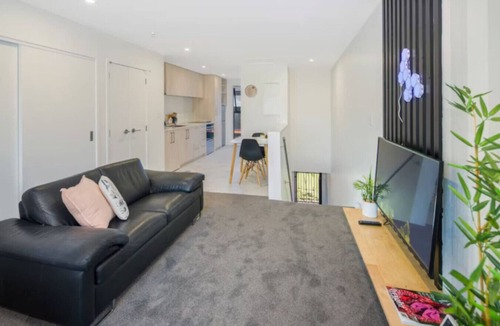 Lower Hutt Apartment | Bright Studio Apartment on Macky Street