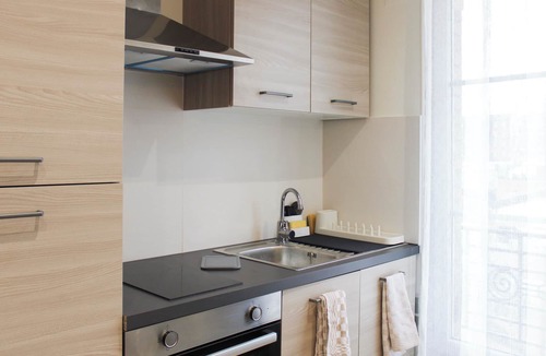Clichy Apartment | Bright studio apartment on the outskirts of Paris