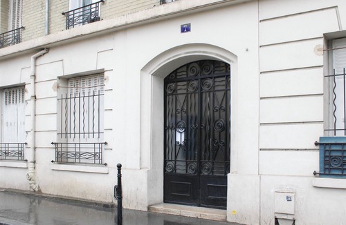 Clichy Apartment | Bright studio apartment on the outskirts of Paris