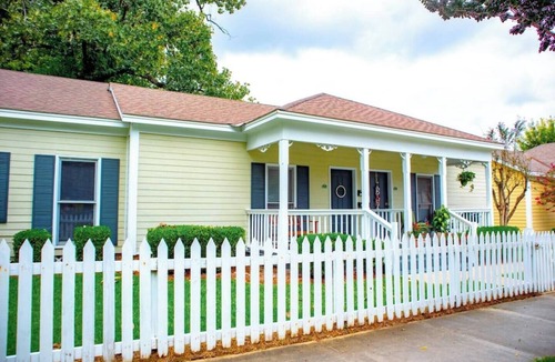Montgomery Apartment | Bright Studio | Downtown & Pet-Friendly