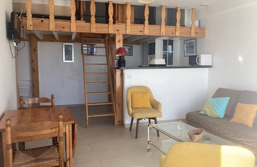 Le Palais Apartment | Bright studio facing the sea in Le Palais