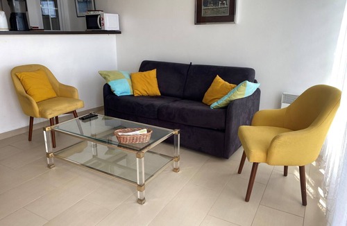 Le Palais Apartment | Bright studio facing the sea in Le Palais