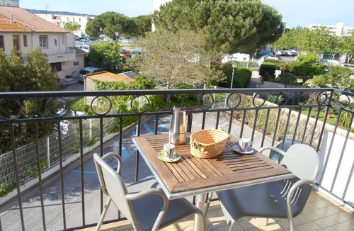 Balaruc-les-Bains Apartment | Bright studio with terrace and WIFI, pets allowed