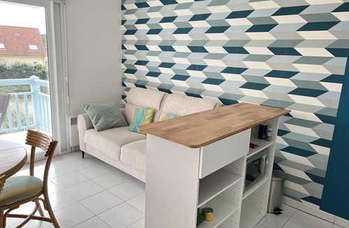 Stella-Plage Apartment | Bright studio near beach, pets allowed, private parking