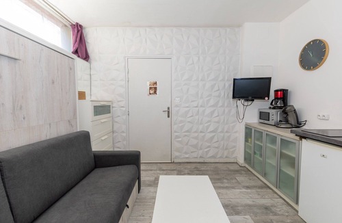 Les Arceaux Apartment | Bright studio