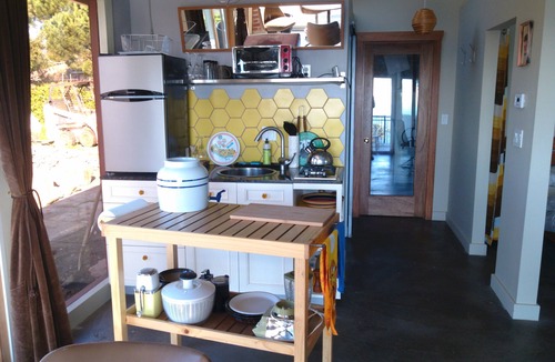 Oakland Cottage | Bright studio guesthouse with panoramic views