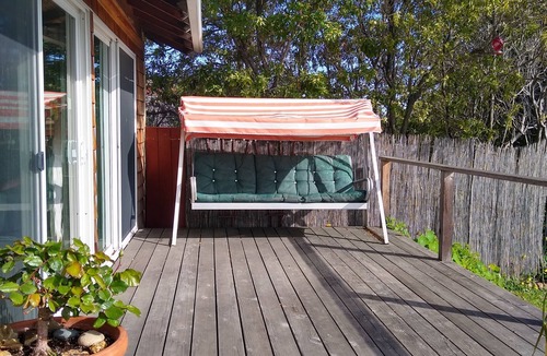 Oakland Cottage | Bright studio guesthouse with panoramic views