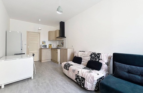 Coursan Apartment | Bright studio in Coursan, close to activities