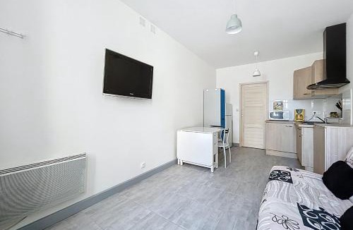 Coursan Apartment | Bright studio in Coursan close to activities