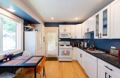 Fremont Apartment | Bright Studio in downtown Fremont