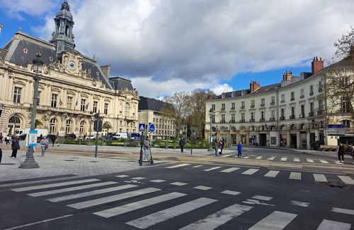 Tours Apartment | Bright studio in the heart of Tours - charm & comfort