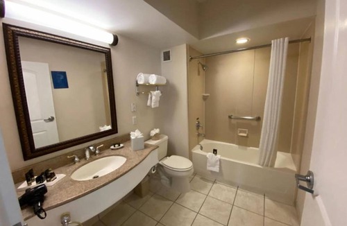 West Orange Hotel | Bright Studio in West Orange. Your Weekend Getaway