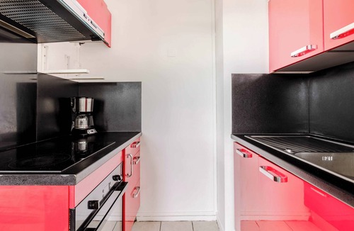 Bagnolet Apartment | Bright studio near Metro Line 3 and shops