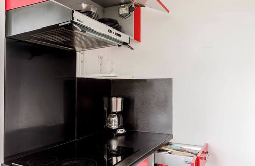 Bagnolet Apartment | Bright studio near Metro Line 3 and shops