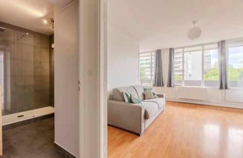 Bagnolet Apartment | Bright studio near Metro Line 3 and shops