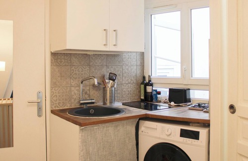 Porte-Saint-Martin Apartment | Bright studio near theaters and the Marais