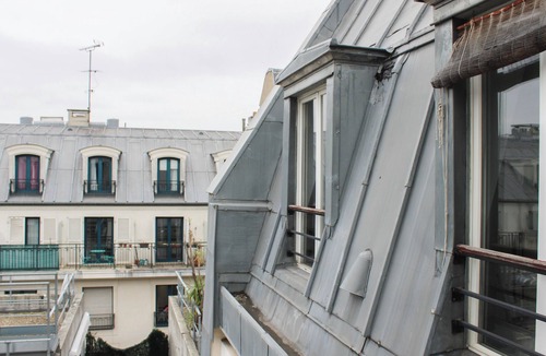 Porte-Saint-Martin Apartment | Bright studio near theaters and the Marais