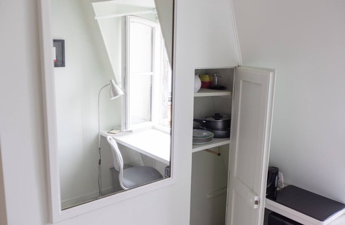 Chaillot Apartment | Bright Studio Next To The Champs Elysees