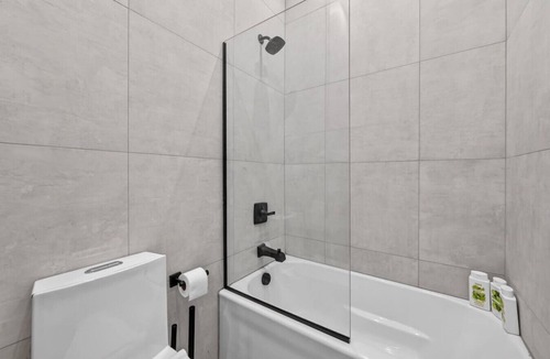 Monroe Apartment | Bright Studio Retreat w/Deck & Nature Views