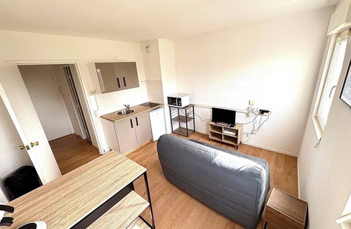 Ile Beaulieu Apartment | Bright Studio with a View in the Heart of Nantes