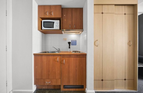 Parramatta Apartment | Bright Studio with Pool Access in Parramatta