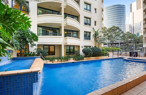 Parramatta Apartment | Bright Studio with Pool Access in Parramatta