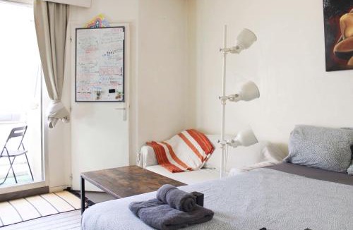 Vanves Apartment | Bright Studio with Balcony Porte de Versailles