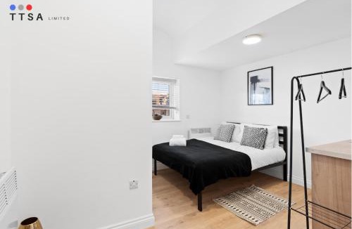 Woodside Apartment | Bright Studio with En-suite & Kitchenette A4 - Norwood Junction