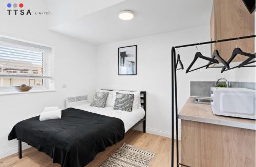 Woodside Apartment | Bright Studio with En-suite & Kitchenette A4 - Norwood Junction