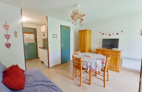 Les Rousses Apartment | Bright studio with loggia near Les Rousses village