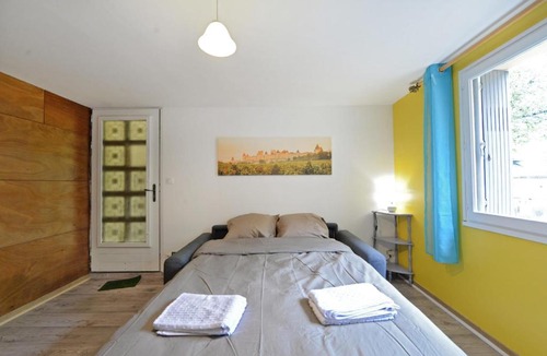 Carcassonne Apartment | Bright studio with garden