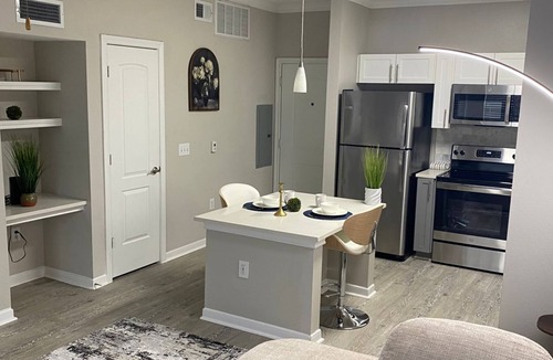 Alden Bridge Apartment | Bright & Stylish 1BR Minutes to The Woodlands