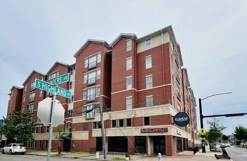 University District Apartment | Bright & Stylish 2-Bed, 2-Bath Apartment