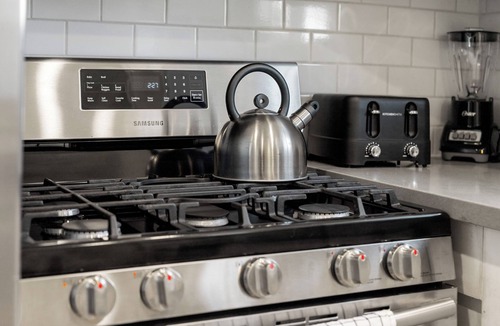 Southeastern Sacramento House | Bright Stylish 2BR Near Downtown + UC Davis Med