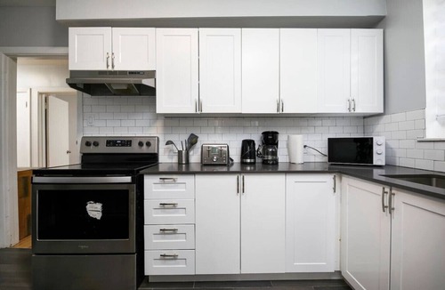 Cote-Des-Neiges—Notre-Dame-De-Grace Apartment | Bright & Stylish 2BR – Prime Stay on MTL